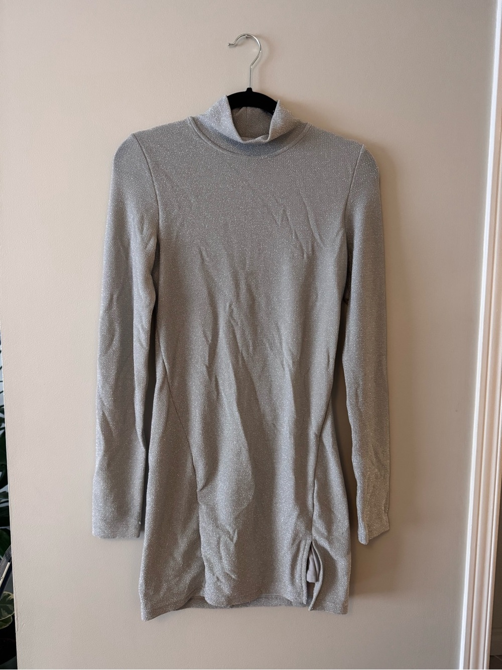 OAK + FORT Silver Metallic Long-Sleeve Mock Neck Top